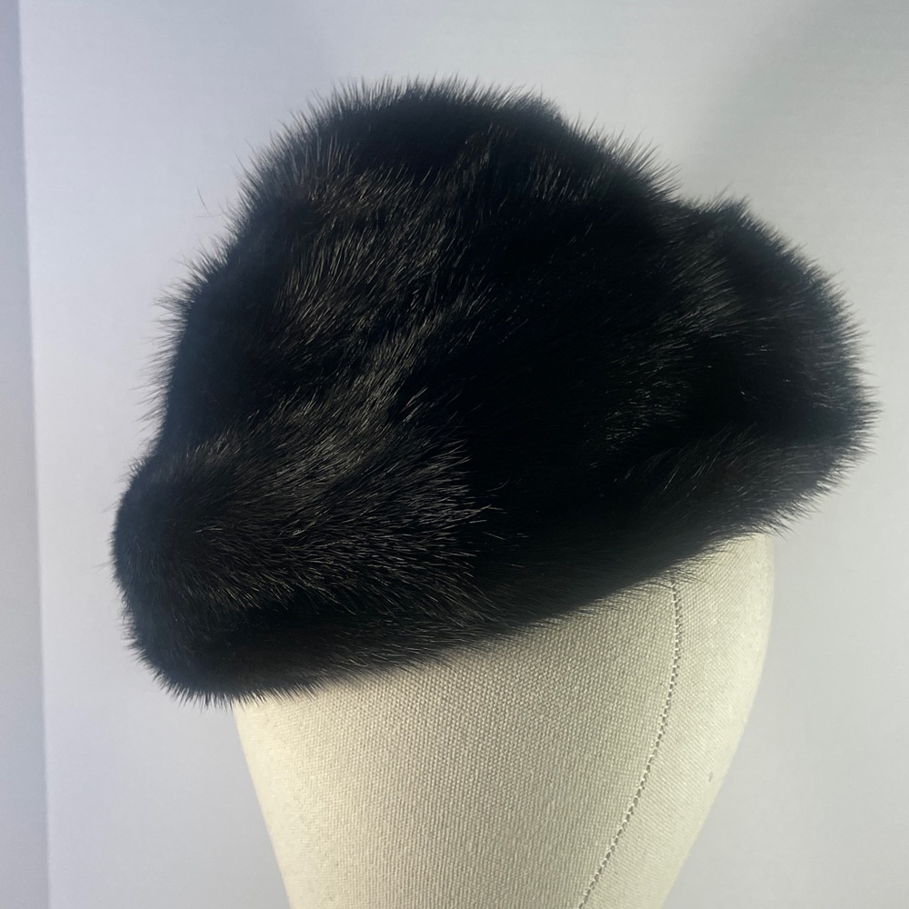 VINTAGE Black Fur Hat Beret. Maybe mink. OHRBACH’S OVAL ROOM. Inside ~ 7 1/2”
